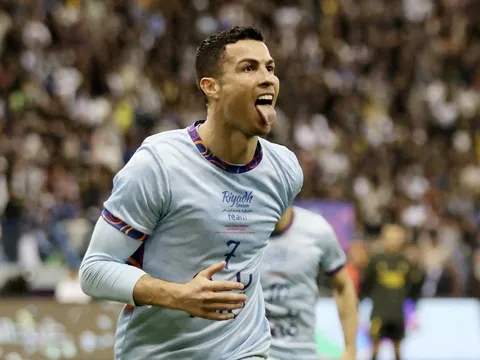 Huyền thoại quyền anh tự hào khoe có số điện thoại của Ronaldo