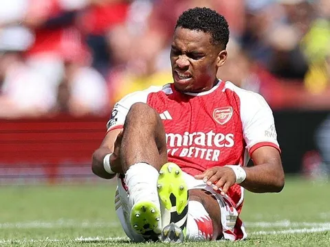 NÓNG! Arsenal ra quyết định với Timber