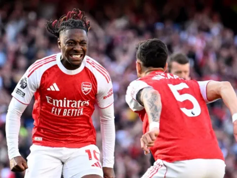 Paul Merson ca ngợi khoảnh khắc ma thuật của Eze tại Arsenal