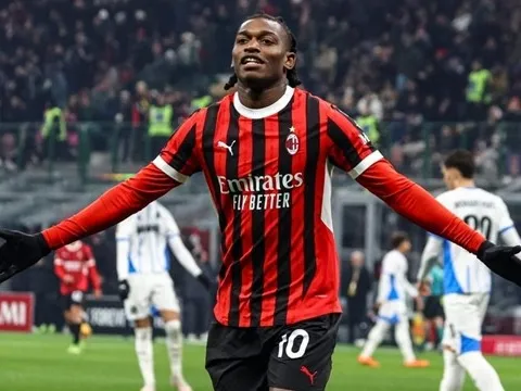 Man Utd mua Rafael Leao, Carrick tìm thấy chìa khóa vạn năng