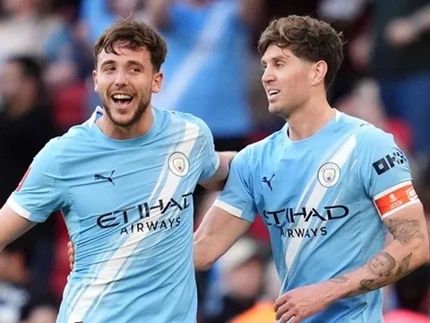 Man City: Từ trắng tay đến cơ hội giành cú ăn ba sau 12 tháng