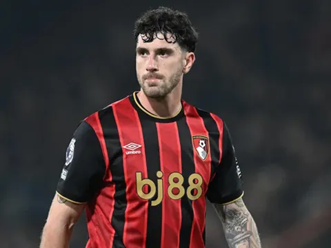 Vượt Tottenham, MU rộng cửa đón Senesi miễn phí