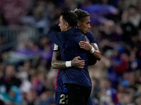 Xavi tiết lộ sự thật mối quan hệ với Raphinha