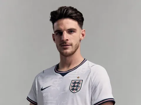 Nghịch lý giá áo đấu tuyển Anh tại Mỹ rẻ hơn ở xứ sương mù