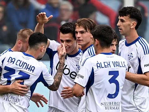 Hạ Genoa, Fabregas giúp Como áp sát Juventus