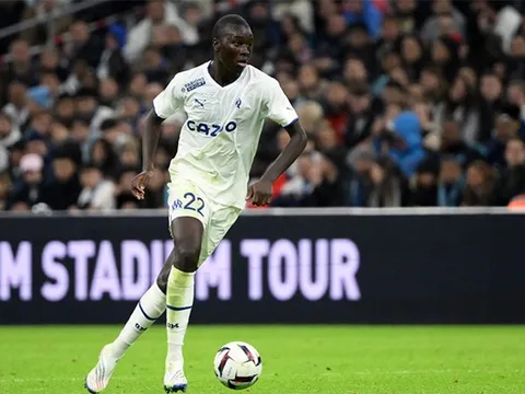 Pape Gueye lần đầu tiên thi đấu cho Marseille sau án phạt 4 tháng