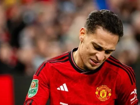 Jim Ratcliffe tiếp quản, M.U tống tiễn Antony