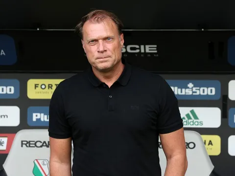 Đối thủ sa thải HLV trước trận gặp Barca