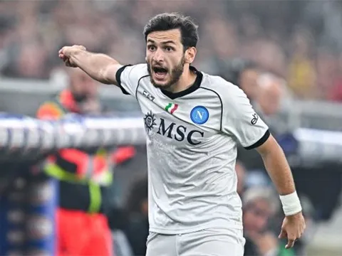 Napoli gặp bế tắc trong việc gia hạn với Kvaratskhelia