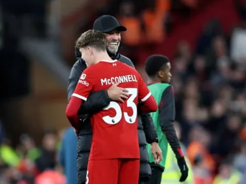 Vô địch, Liverpool tiếp nối kỷ lục của Arsenal