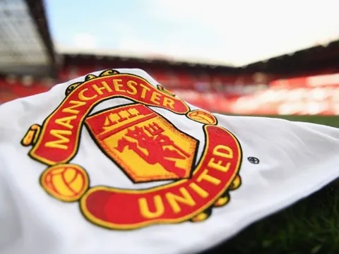 Rất nhanh chóng, nhà Glazer bán cổ phần cho Jim Ratcliffe