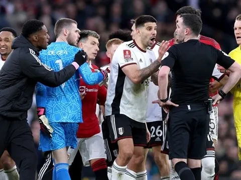 Vô kỷ luật, tiền đạo 'bít cửa' gia nhập Man Utd