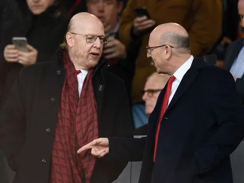 Chuyện lạ! Nhà Glazer không nhận tiền từ Man Utd