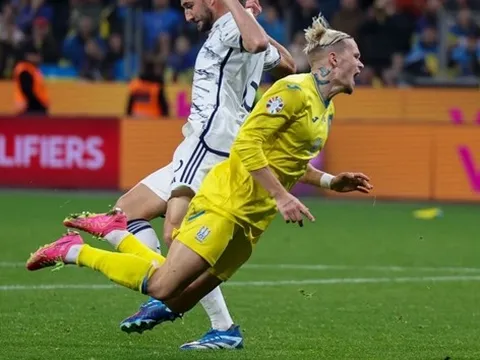 Chủ tịch Napoli: “Ukraine đáng ra phải được hưởng phạt đền”