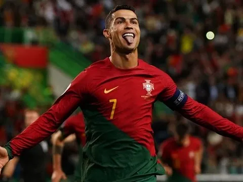 Người hâm mộ vây kín Ronaldo tại Madrid