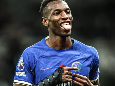 Jackson lập hat-trick, Pochettino gửi thông điệp