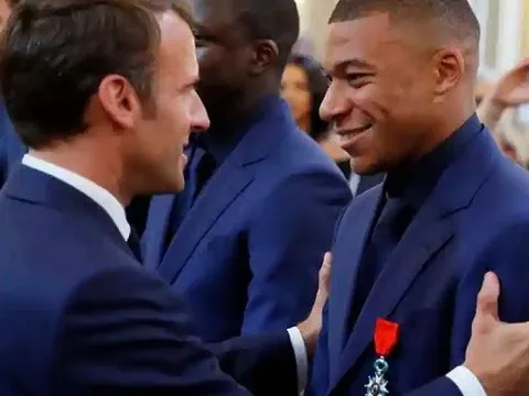 Tổng thống Pháp gửi lời nhắn đến 'bố già' Perez về Mbappe