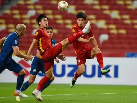 "Khoảng trống sau lưng hàng thủ Việt Nam quá lớn"