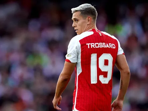 Leandro Trossard vắng mặt, Arteta báo tin xấu cho CĐV
