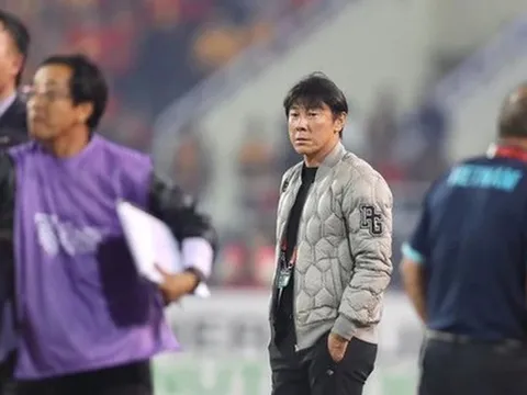 Mất lá bài hộ mệnh, HLV Shin có lâm nguy?