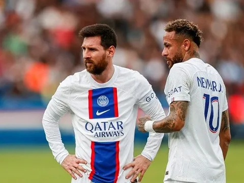 Arsenal thắng đậm, Ian Wright phấn khích muốn xỏ giày vào sân