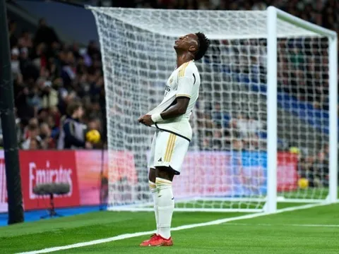 Nhường đồng đội đá phạt, Pellegrini vẫn ghi bàn đẹp mắt