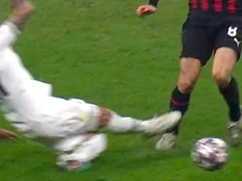 Tottenham đáng ra phải thi đấu với 10 người trong hiệp hai