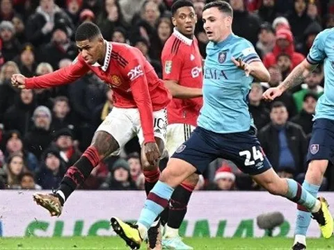 Sút hay, đi bóng giỏi, Rashford ghi điểm 10 trước Ten Hag