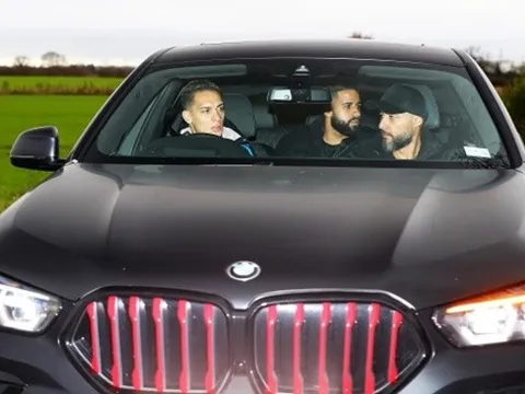 Cầu thủ 18 tuổi thay Fabinho chơi quá ấn tượng