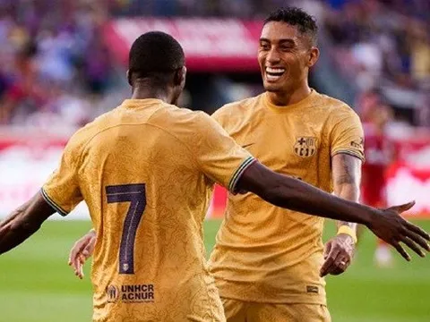 Raphinha và Dembele khiến Xavi khó xử