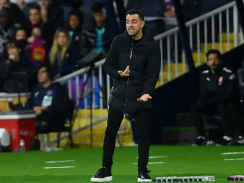 Sở hữu xG hơn 4 vẫn thua trận, Xavi hậm hực