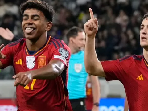 Liverpool: Ngư ông đắc lợi sau vòng 30 Premier League