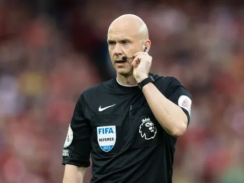 Bất ngờ với cách các trọng tài EPL giao tiếp với nhau