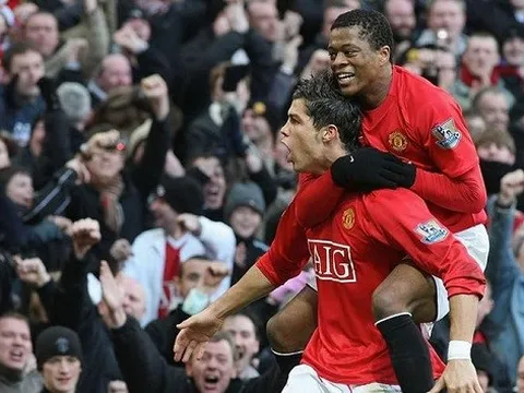 Nhân tố quan trọng khiến Evra chọn M.U, từ chối Liverpool