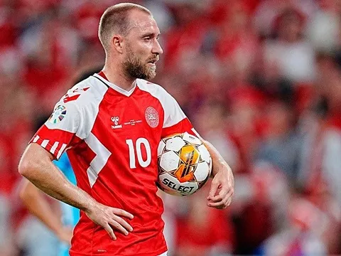 Eriksen ghi điểm tuyệt đối trước Ten Hag với hat-trick kiến tạo