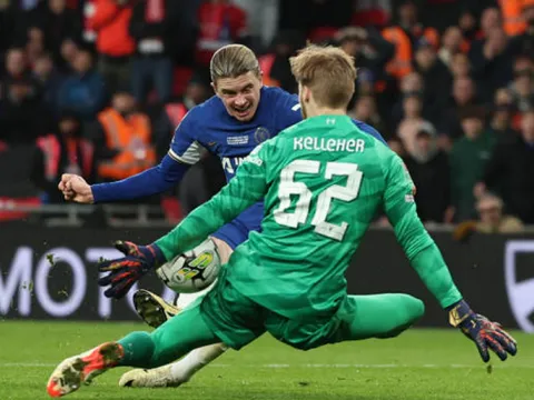 Kelleher lưu danh sử sách bằng màn trình diễn điểm 10