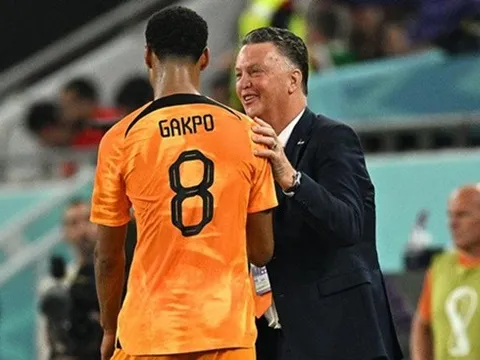 Man Utd ra quyết định giữa Gakpo và Ramos