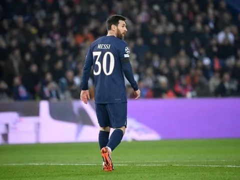 Messi bị chê trách vì đi bộ