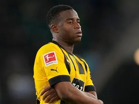 Man Utd, Liverpool nhận báo giá từ thần đồng 17 tuổi
