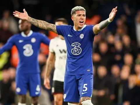 "Tôi thực sự khó chịu khi Chelsea chưa giải quyết một vị trí quan trọng"