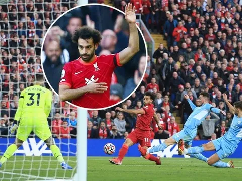 Nổ ra tranh cãi về cú xoạc bóng của sao Liverpool