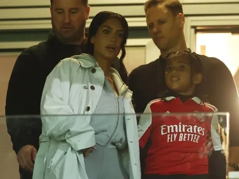 Bukayo Saka gọi FaceTime cho gia đình Kim Kardashian