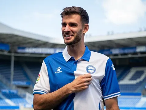 Được cứu ngoạn mục, Ten Hag nhanh chân vào sân cảm ơn "ân nhân"