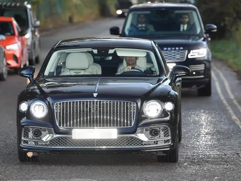 Cristiano Ronaldo thay siêu xe hòng đổi vận