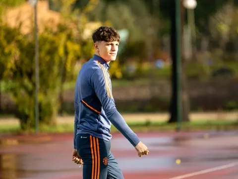 Caicedo 2.0 sẽ giúp Ten Hag chữa cháy giáo án tại M.U