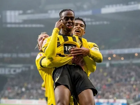 Dortmund đang phản bội Bynoe-Gittens khi đặt niềm tin cho Sancho