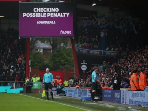 Liverpool được hưởng phạt đền, chuyên gia nói ngay quan điểm