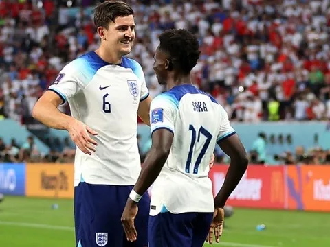 Maguire và chữ ký Ten Hag phải có