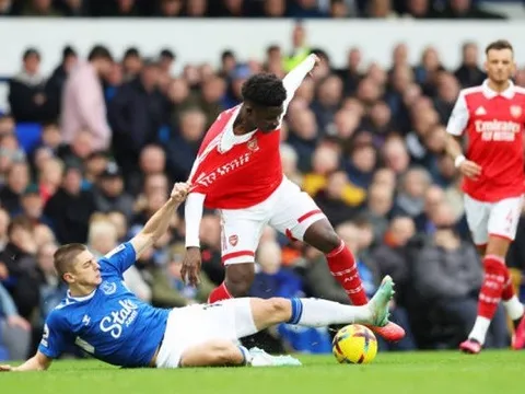 Sean Dyche khiến nỗi ác mộng nhiều năm trước trở lại với Arsenal