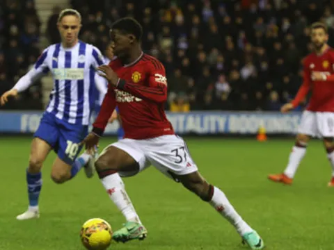 Mainoo trưởng thành, Ten Hag mạnh dạn loại bỏ công thần